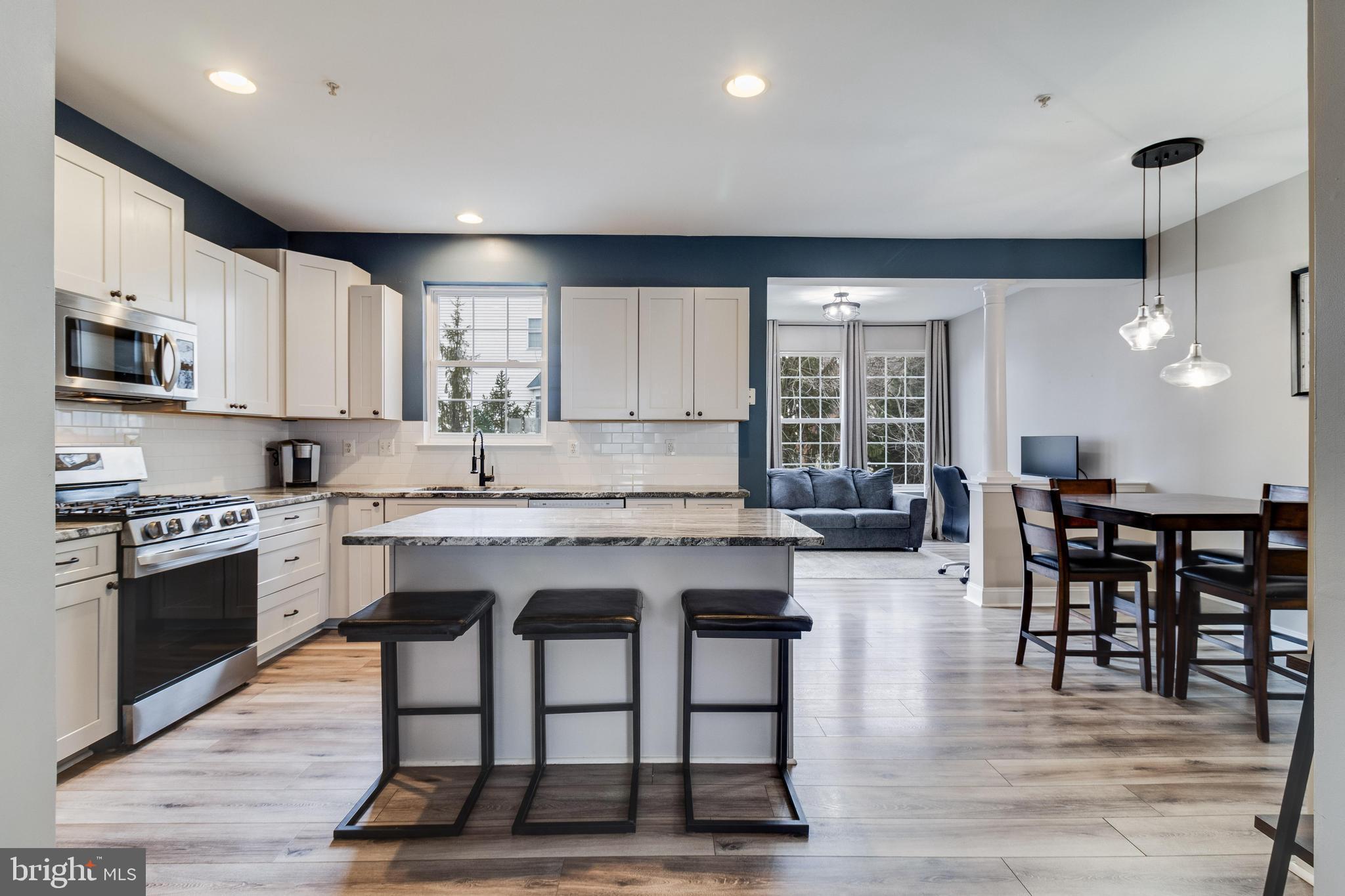 RIVER OAKS - Residential