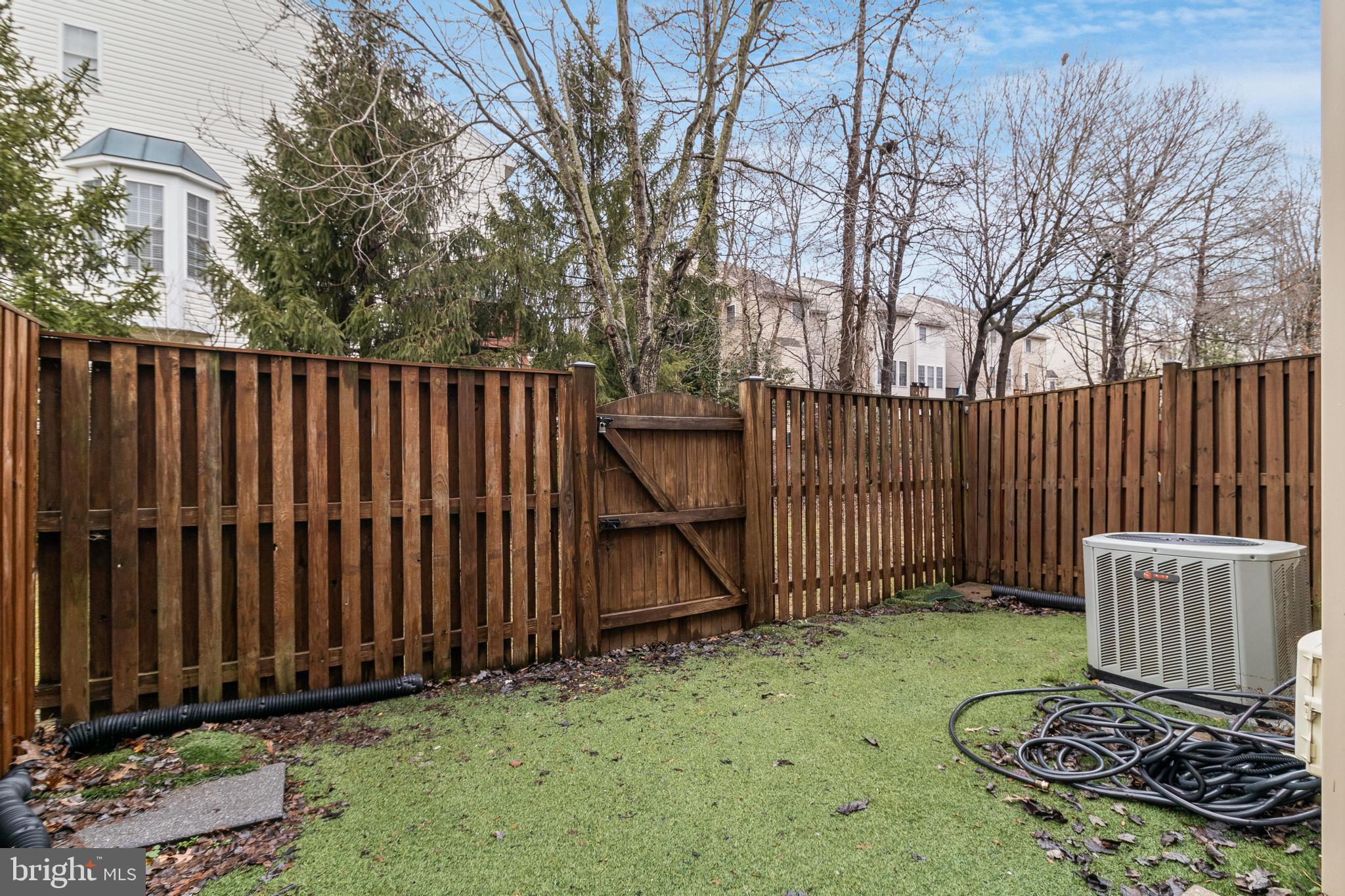 RIVER OAKS - Residential