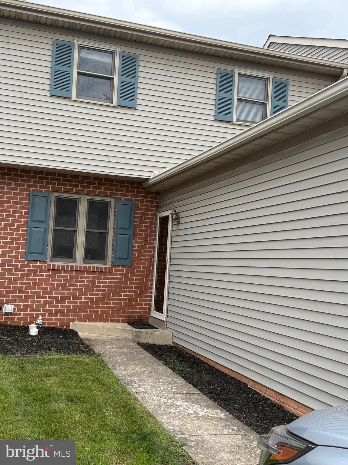2107 ACORN COURT