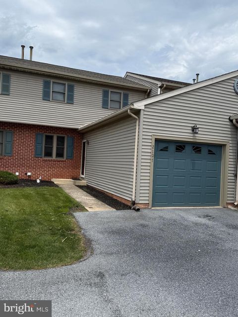Townhouse For Sale - 2107 Acorn Ct L-0039 Ct #STATE DR<br/> LEBANON, PA 17042