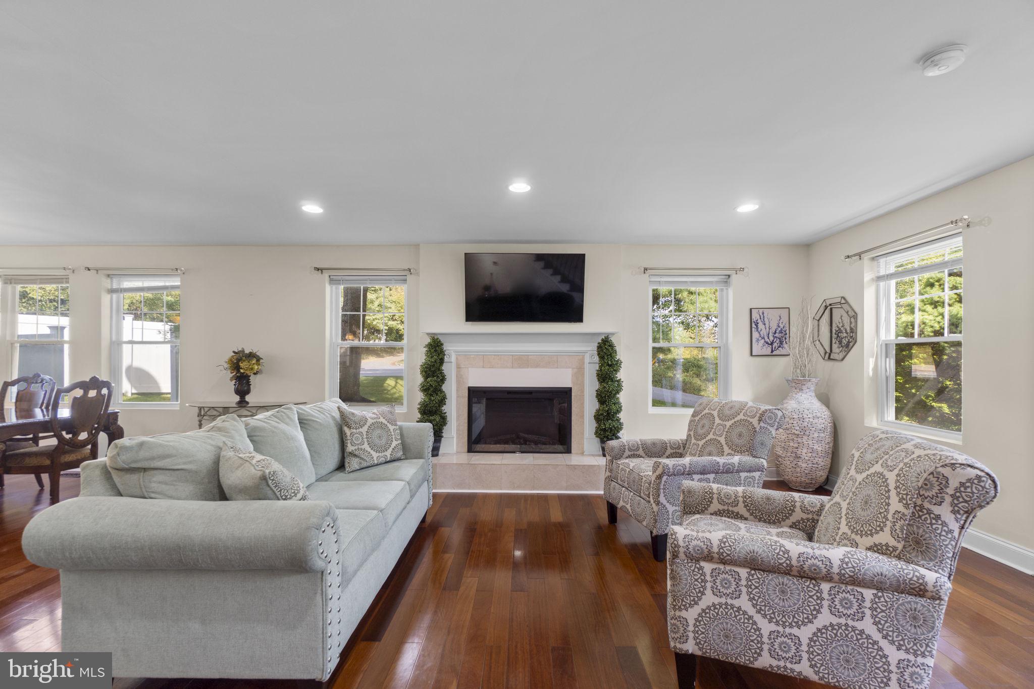 76 FEATHERBED LANE