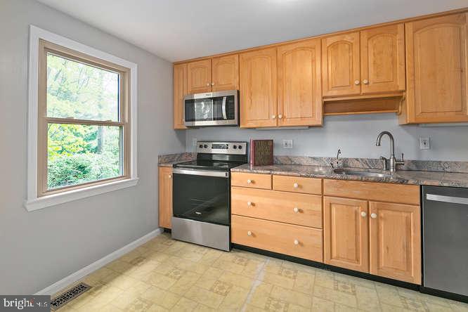 FOX MILL ESTATES - Residential