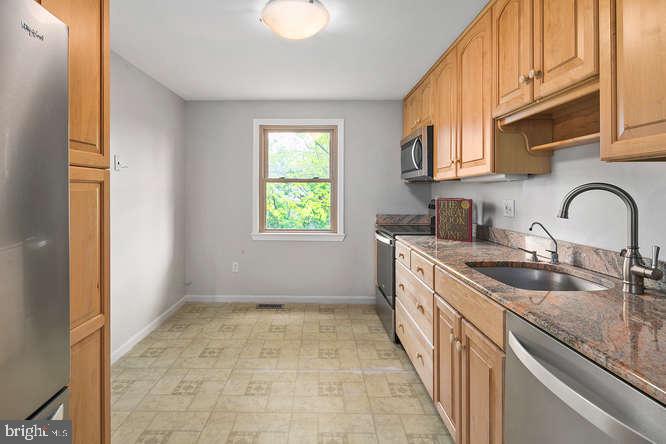 FOX MILL ESTATES - Residential