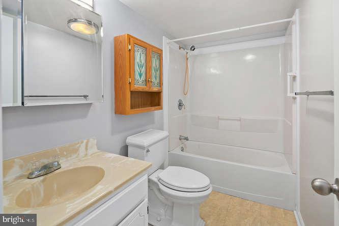 FOX MILL ESTATES - Residential