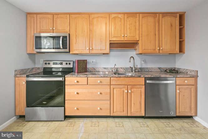 FOX MILL ESTATES - Residential