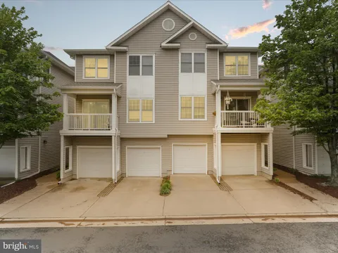4574 Superior Square, Fairfax, VA 22033 - #: VAFX2239660