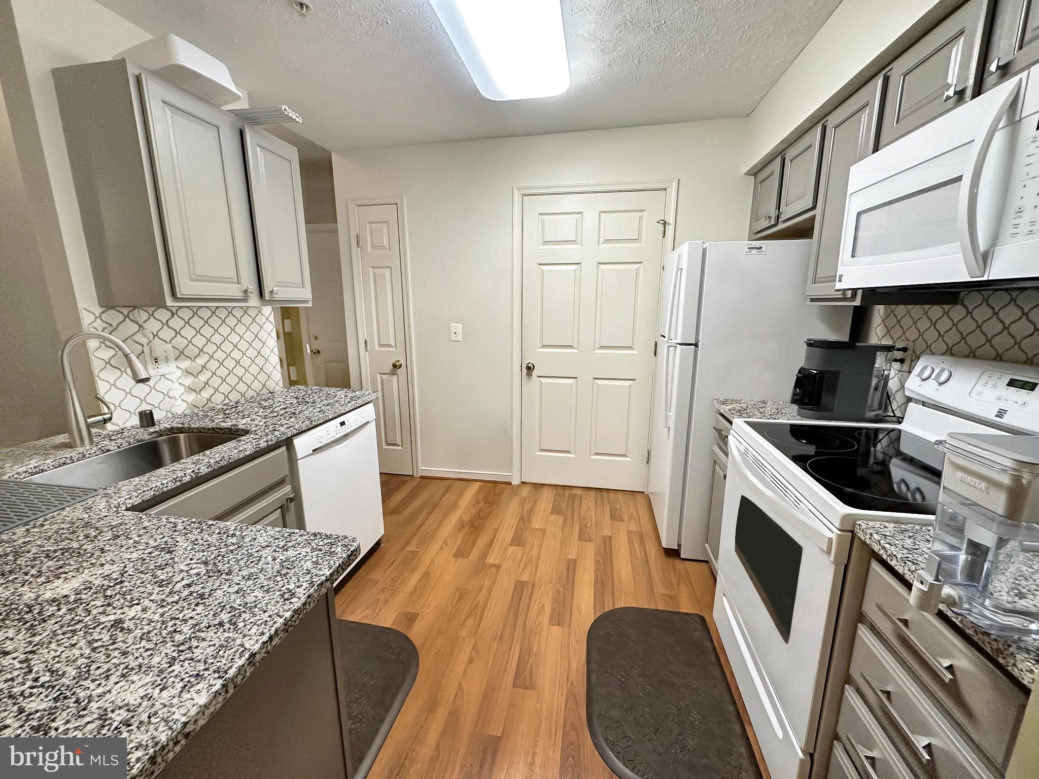 RIVERGATE - Residential