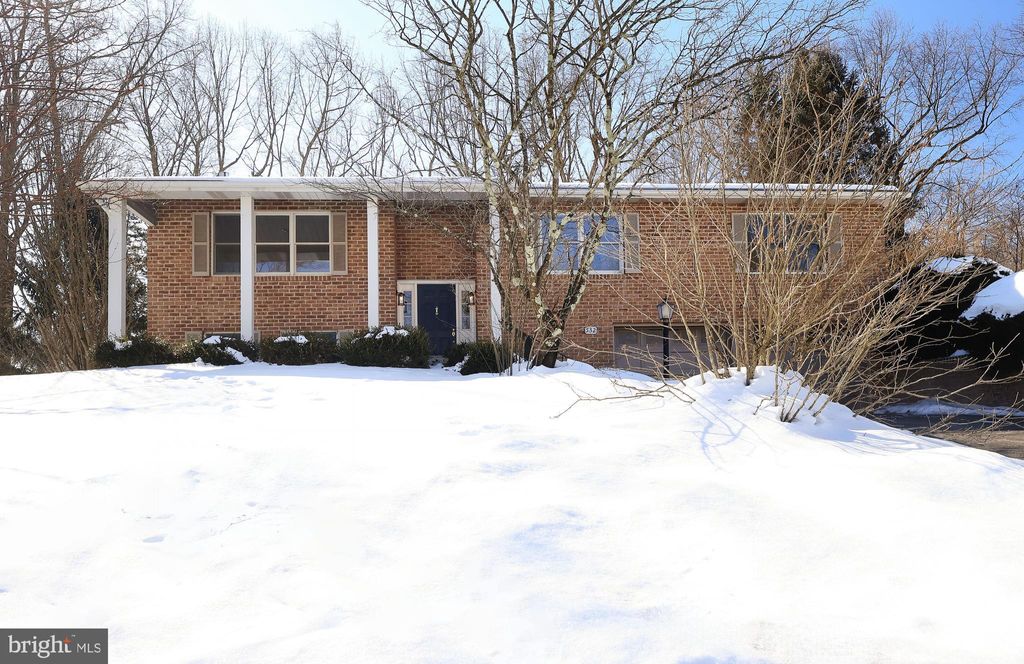 Photo of 532 Longbarn Road, STATE COLLEGE, PA 16803 (MLS # PACE2517654)