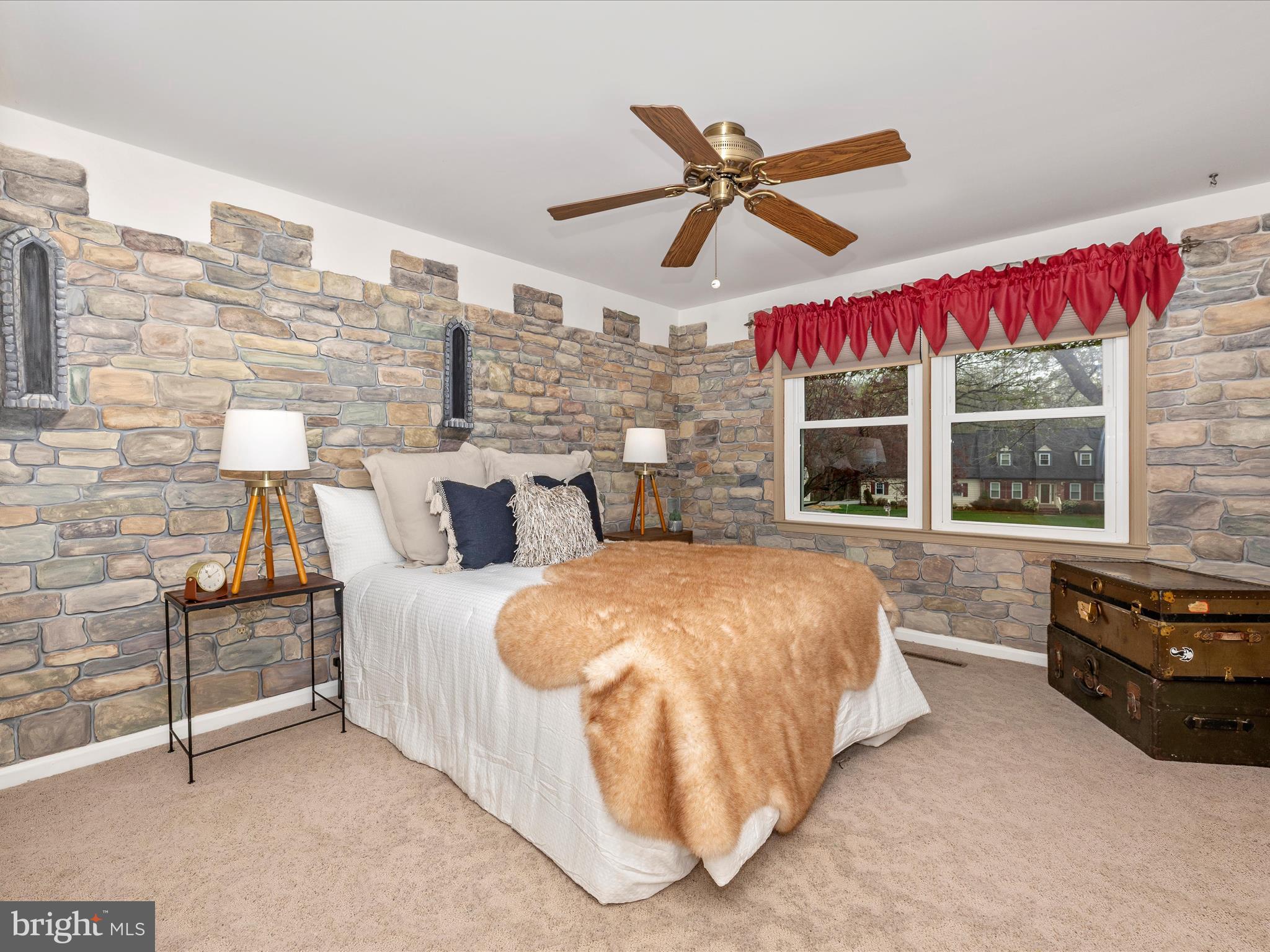 UPPER SENECA CREST - Residential