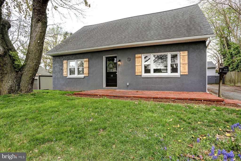 Photo of 10 Hoover Lane, Leola, PA 17540 (MLS # PALA2050672)