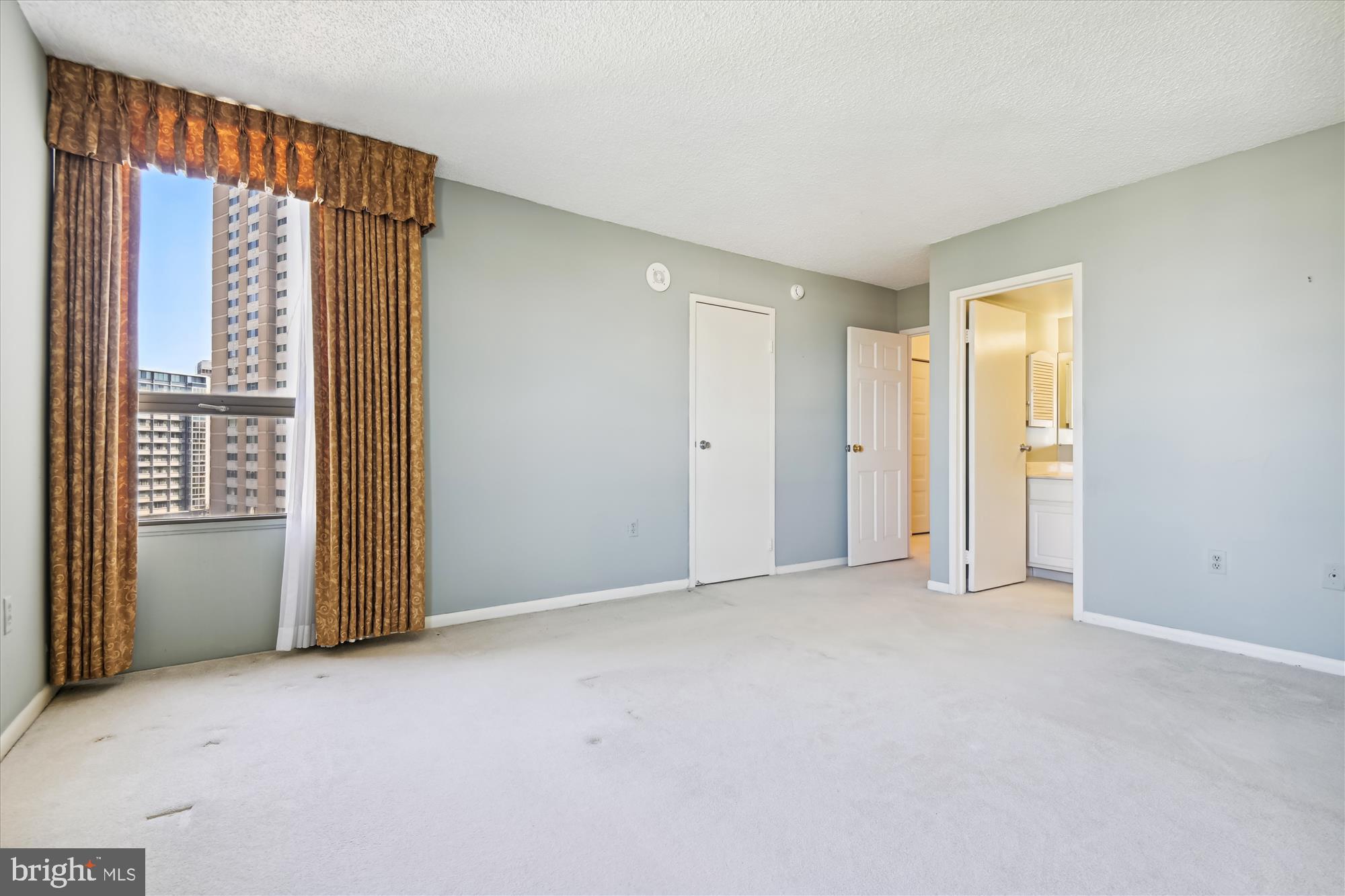 THE RIDGELY - Residential