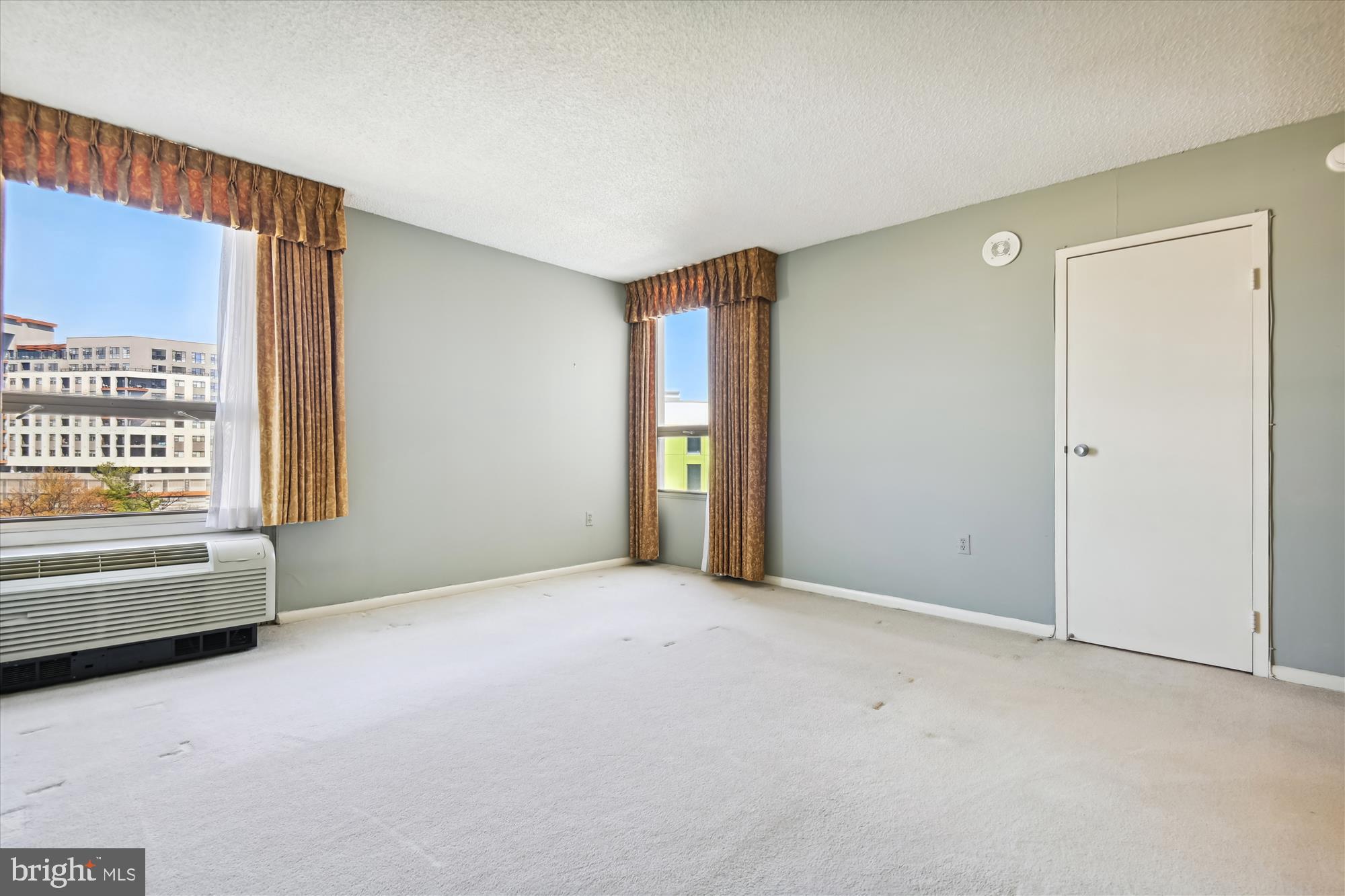 THE RIDGELY - Residential