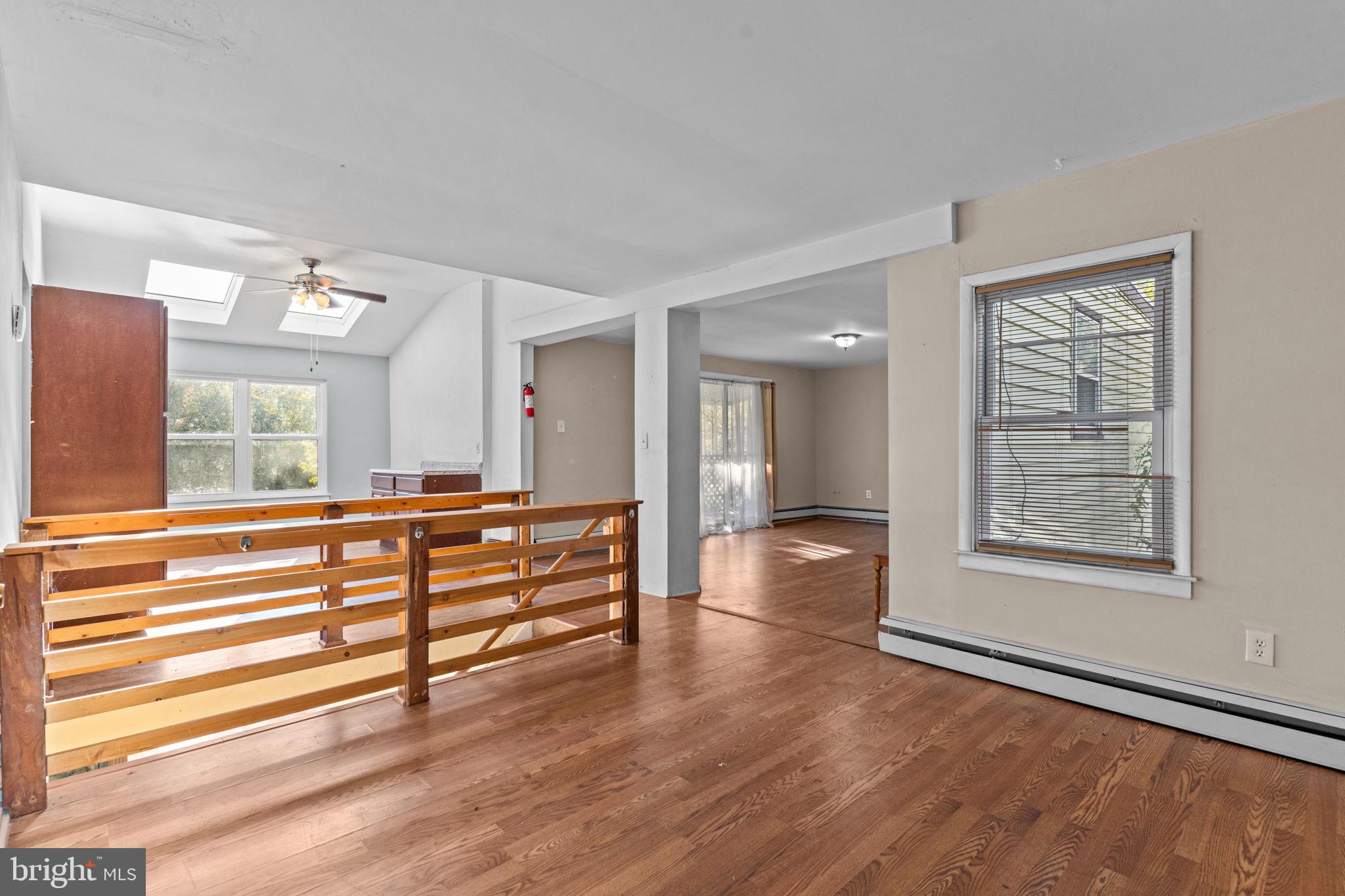 402 W LAKESHORE DRIVE