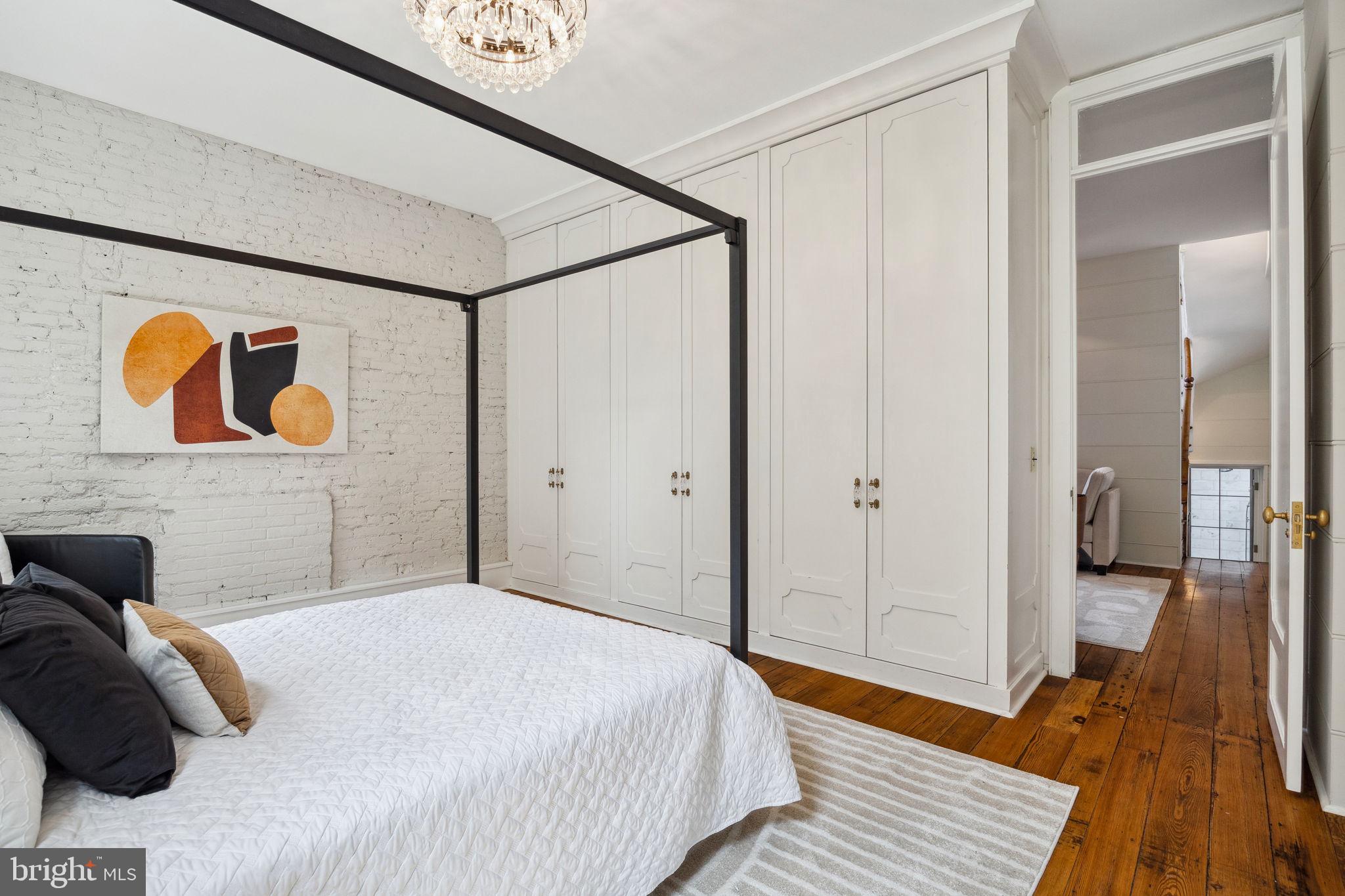 SOCIETY HILL - Residential