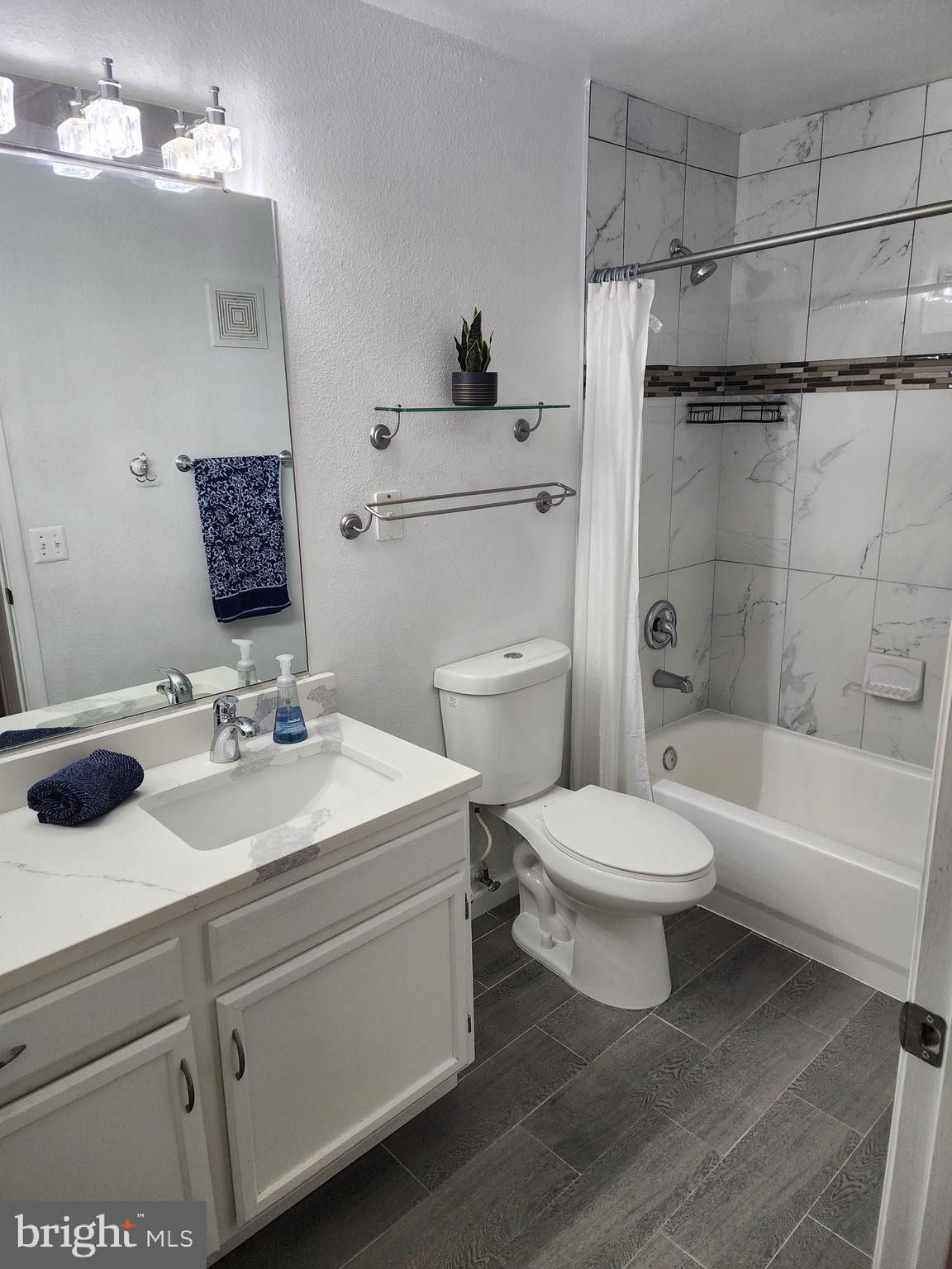 GATES OF MCLEAN - Residential