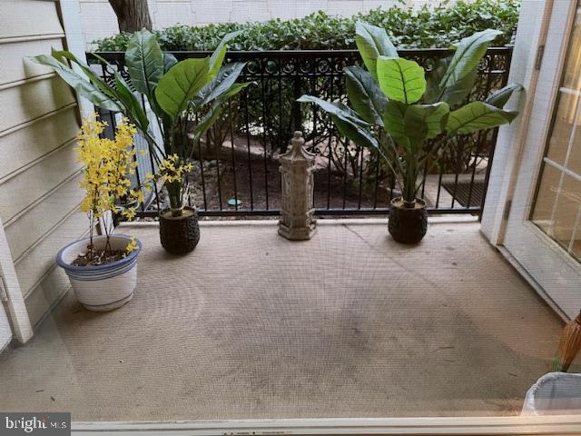 GATES OF MCLEAN - Residential