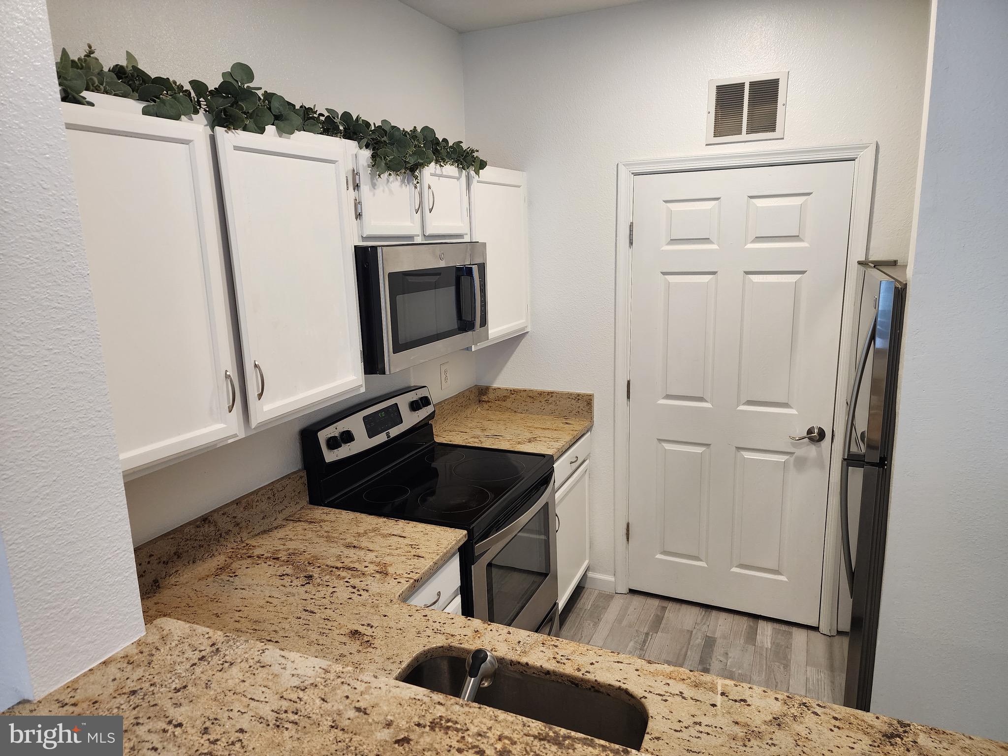 GATES OF MCLEAN - Residential