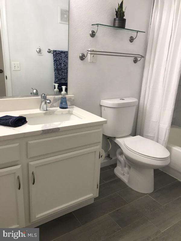 GATES OF MCLEAN - Residential