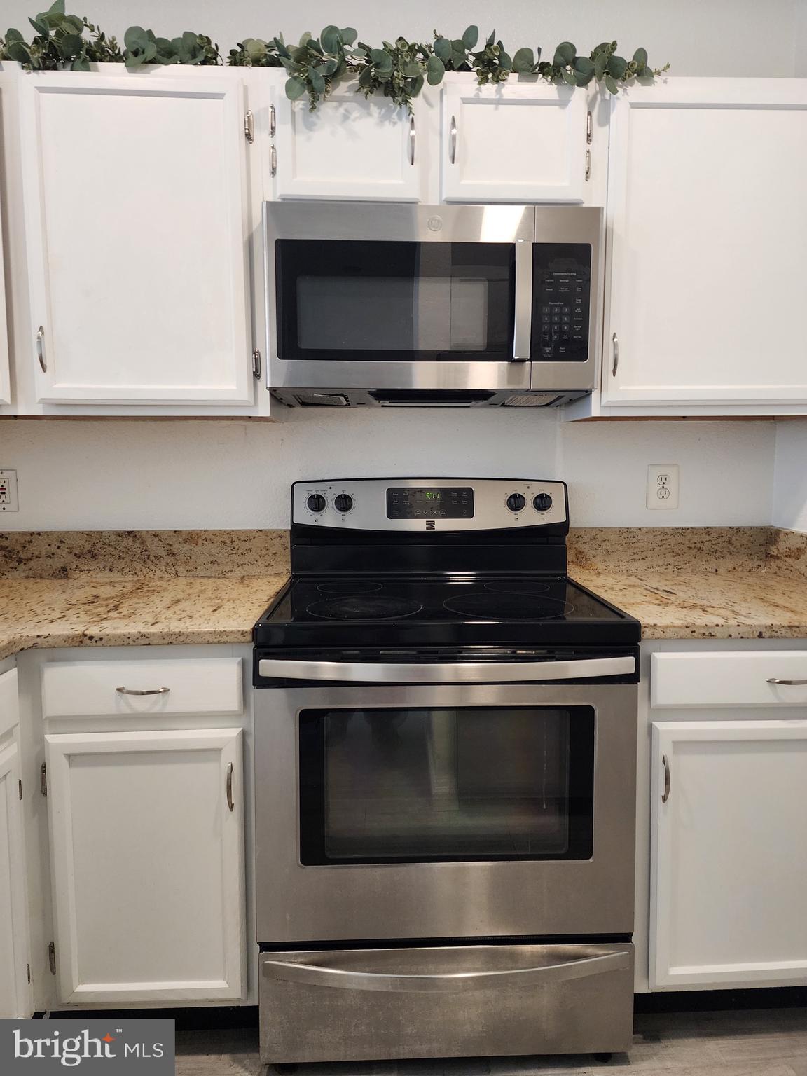 GATES OF MCLEAN - Residential