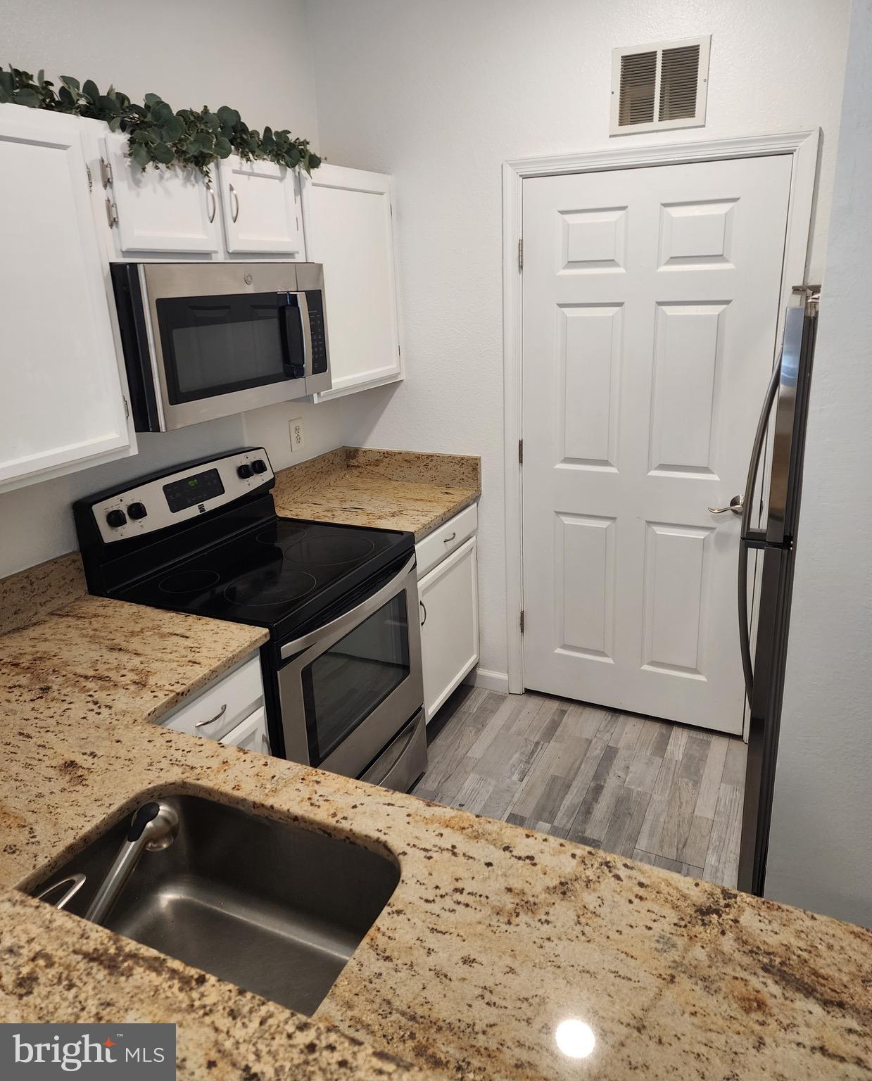 GATES OF MCLEAN - Residential