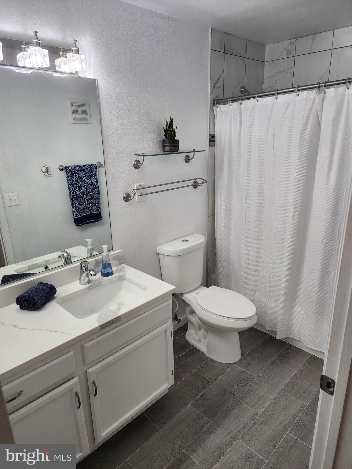 GATES OF MCLEAN - Residential