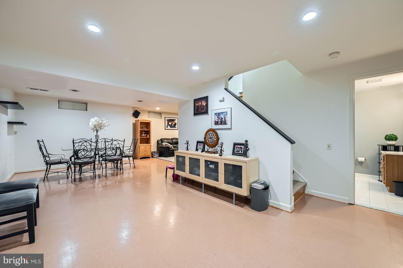 WINDSOR MILL - Residential