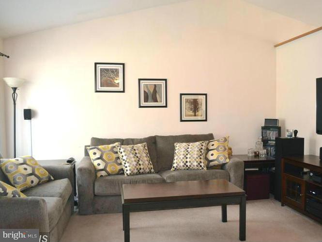 LAKE LAND - Residential