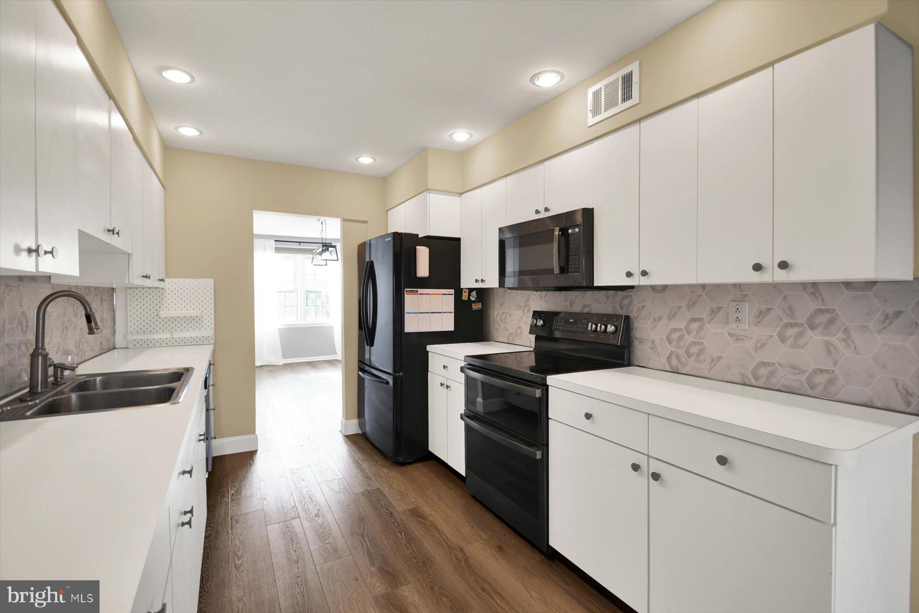 PEBBLE BROOK - Residential