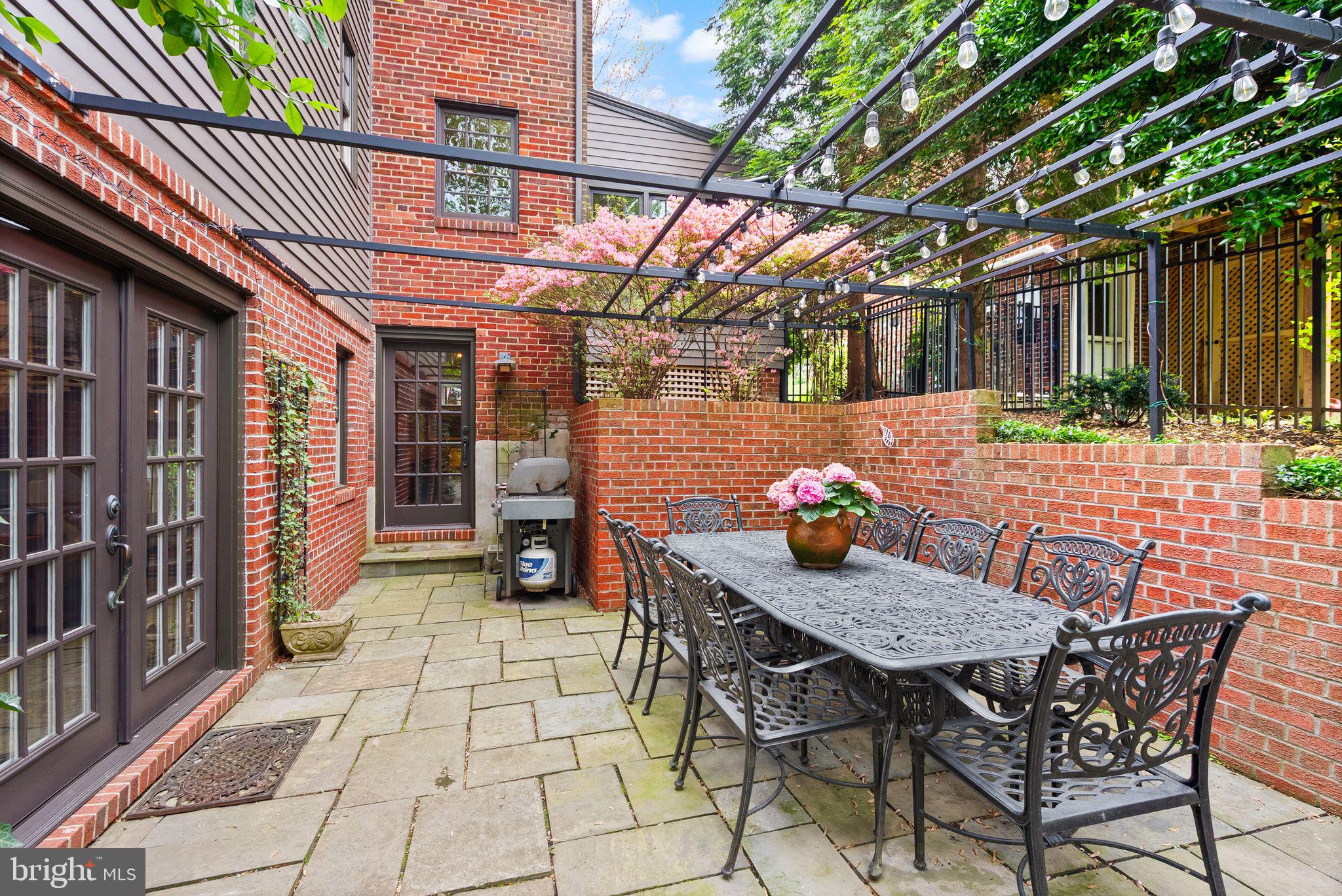 WAVERLY HILLS - Residential