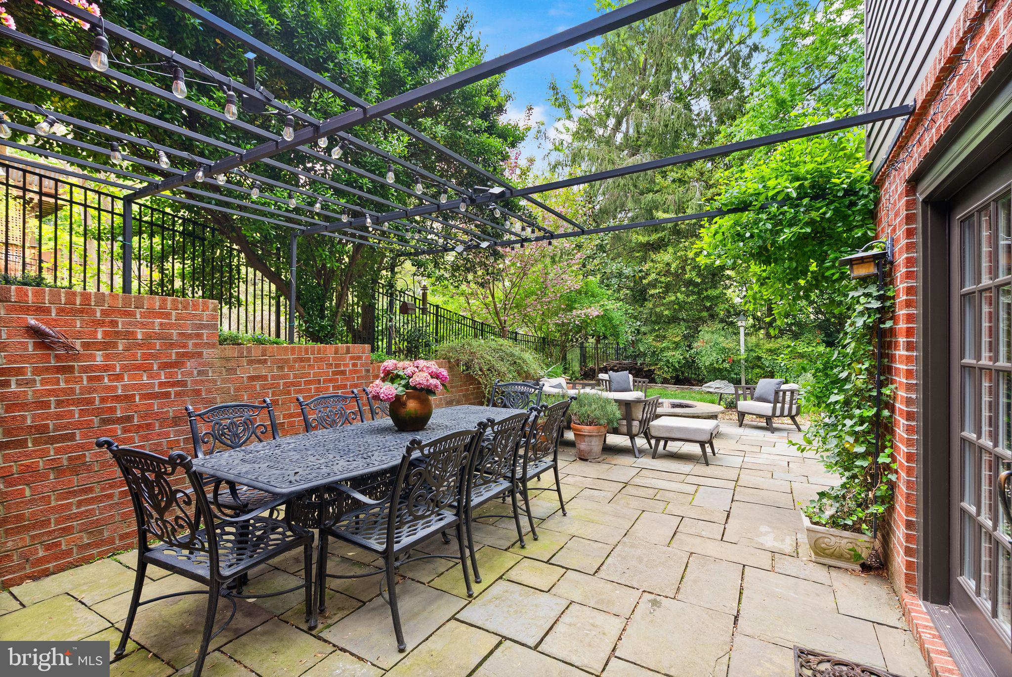 WAVERLY HILLS - Residential