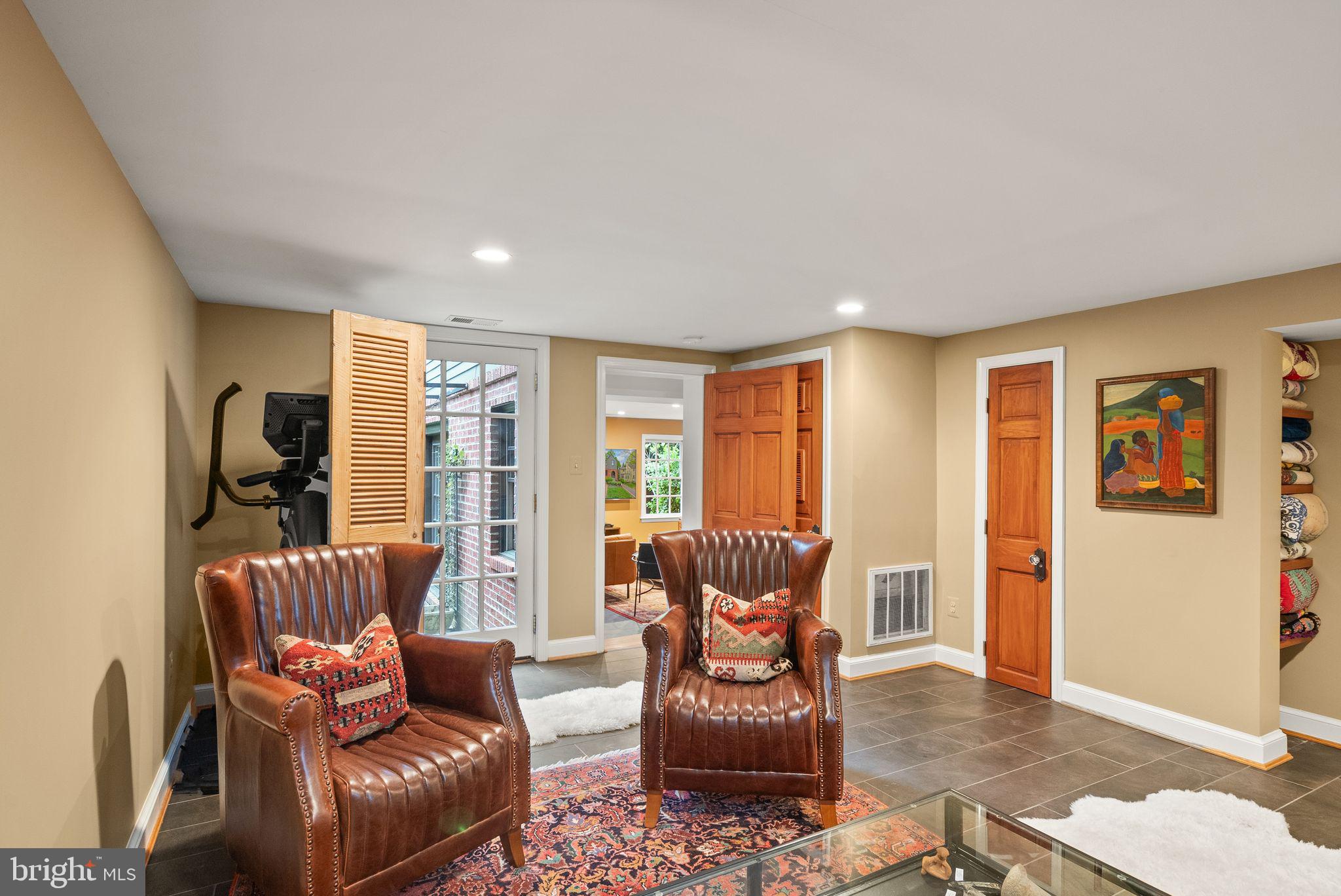 WAVERLY HILLS - Residential