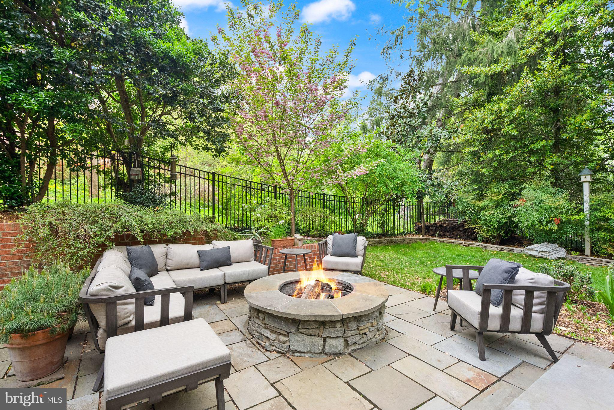 WAVERLY HILLS - Residential