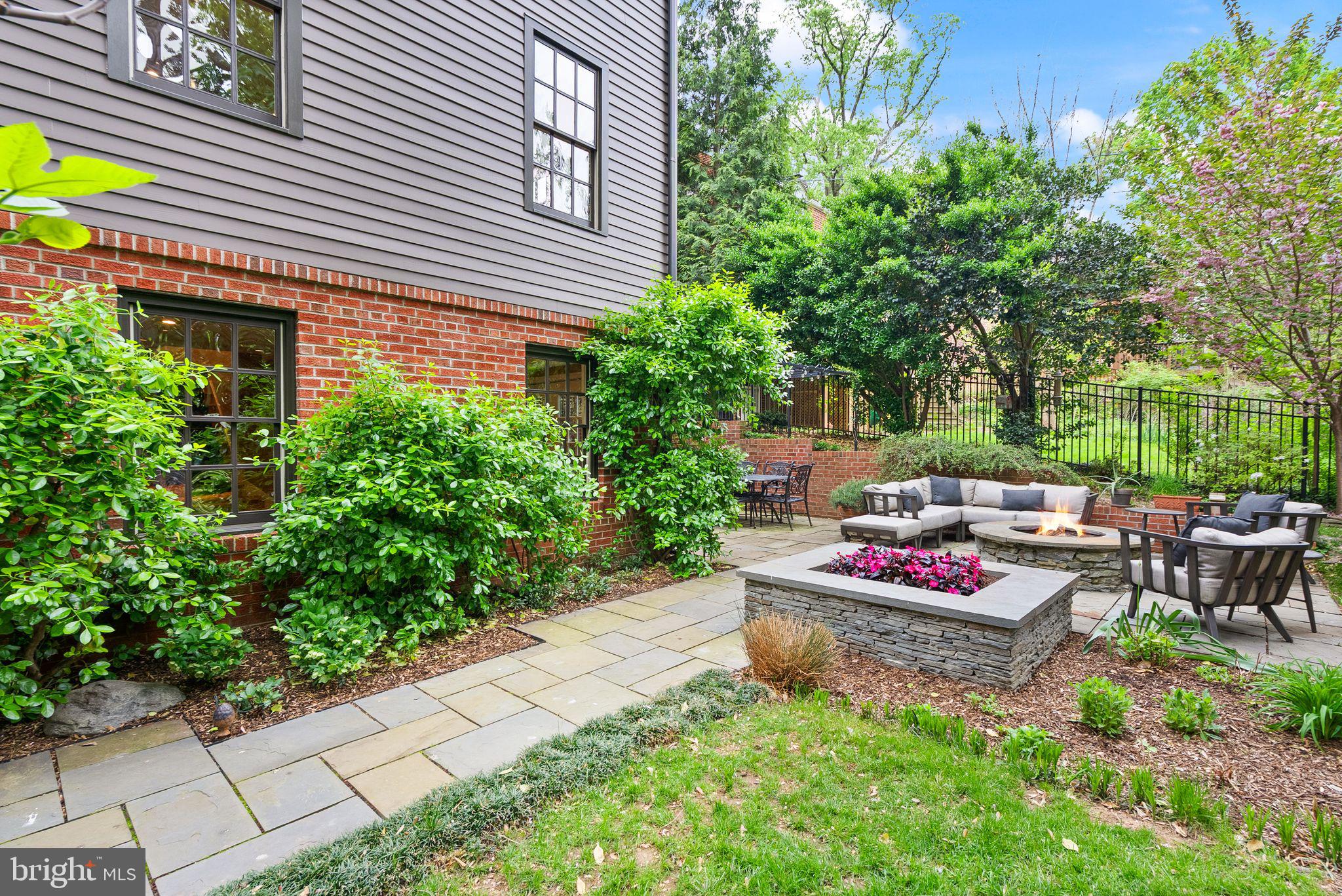 WAVERLY HILLS - Residential