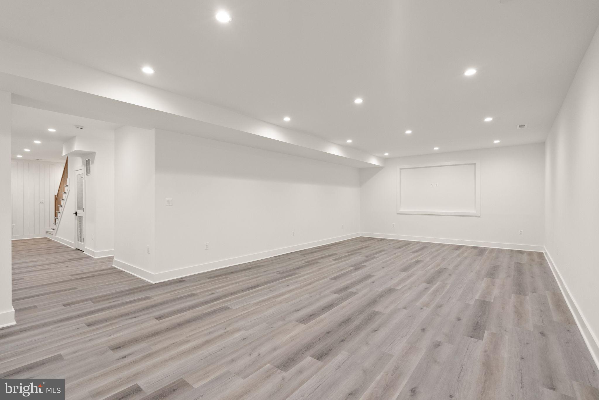 WEST VIENNA WOODS - Residential