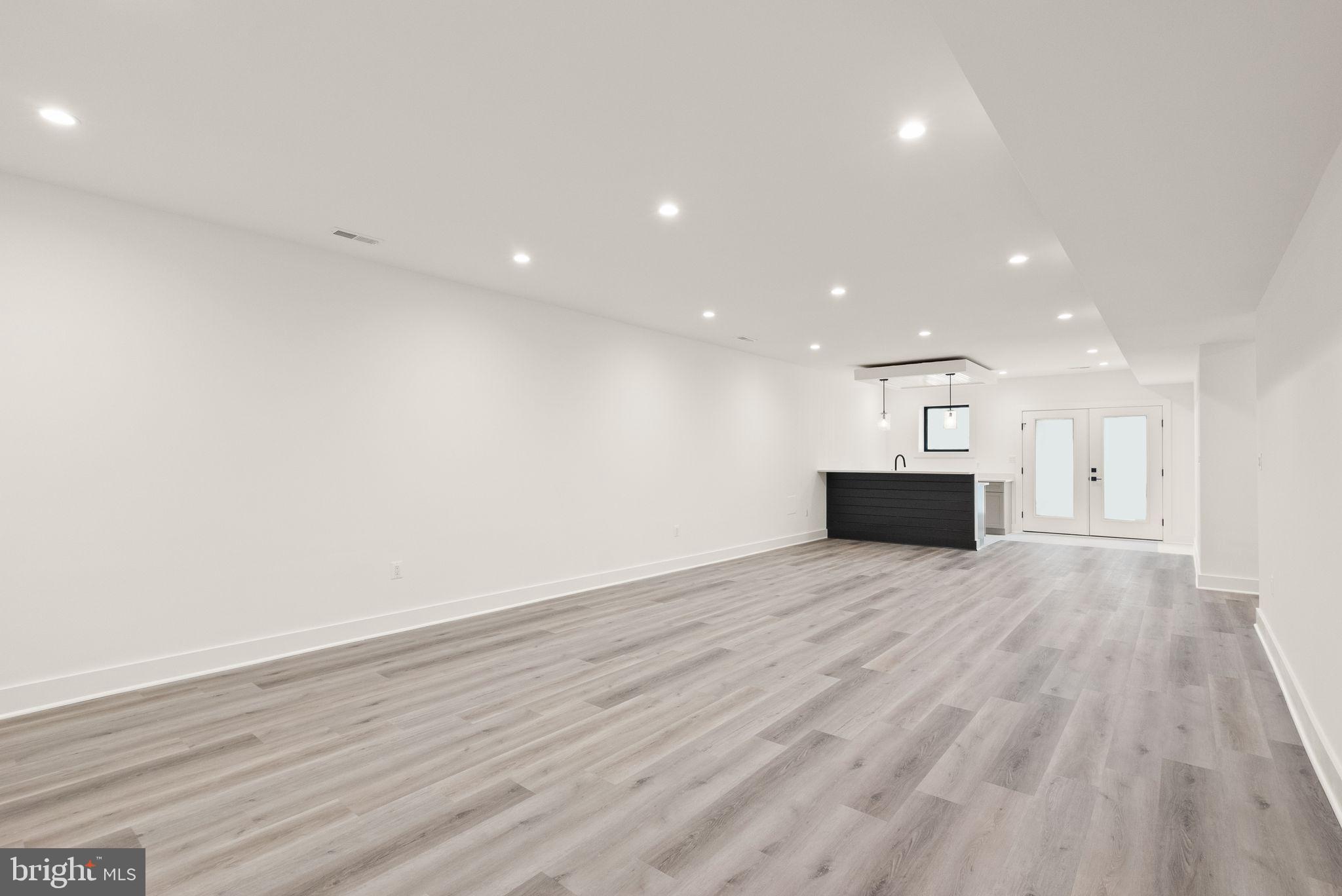 WEST VIENNA WOODS - Residential