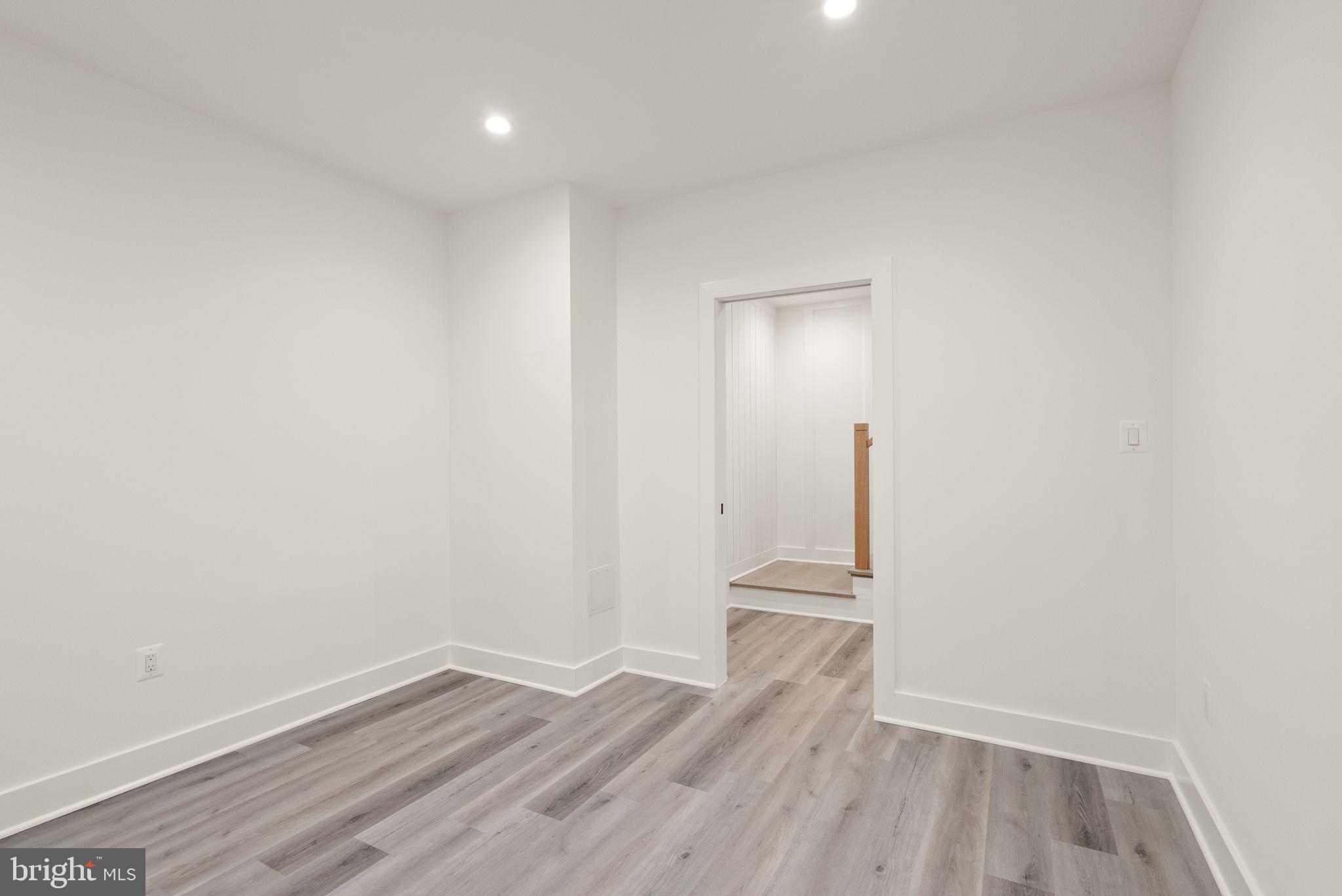 WEST VIENNA WOODS - Residential