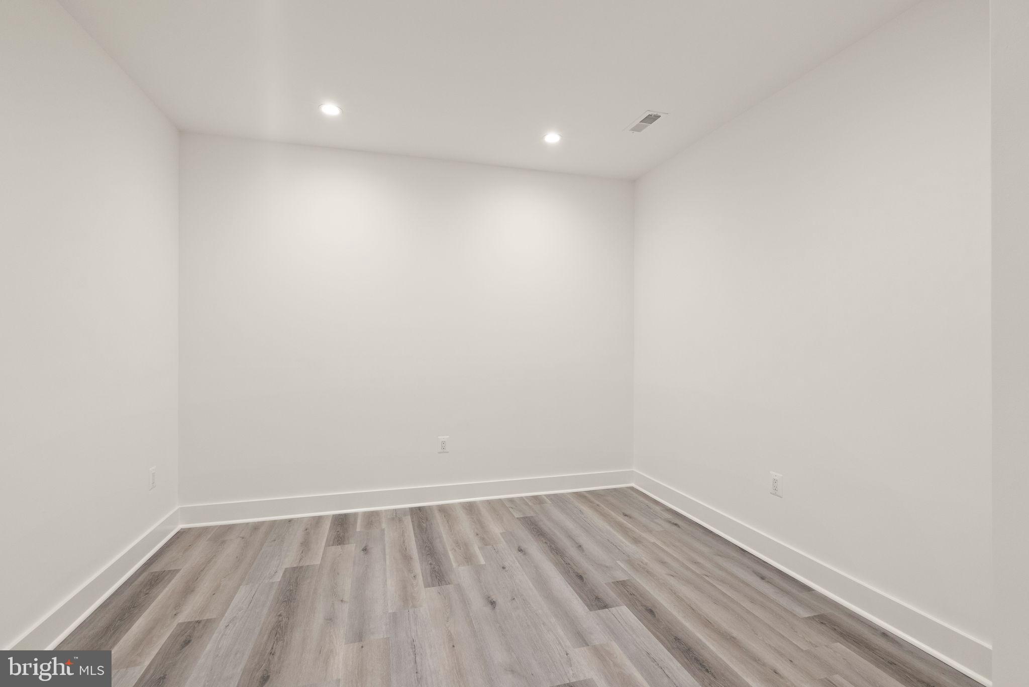 WEST VIENNA WOODS - Residential