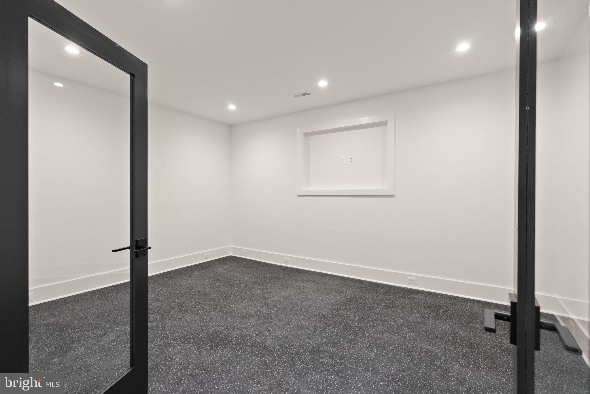 WEST VIENNA WOODS - Residential