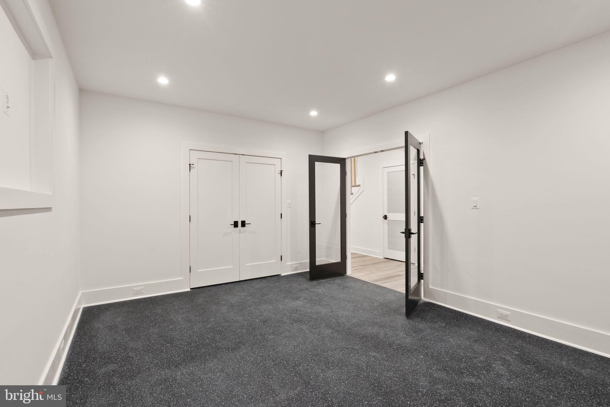 WEST VIENNA WOODS - Residential