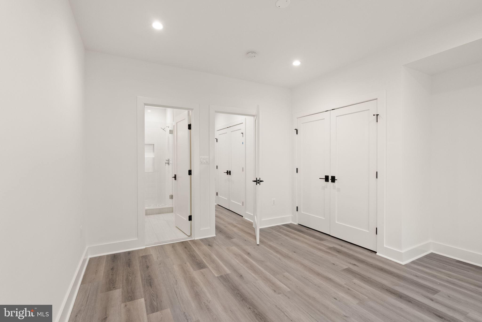 WEST VIENNA WOODS - Residential