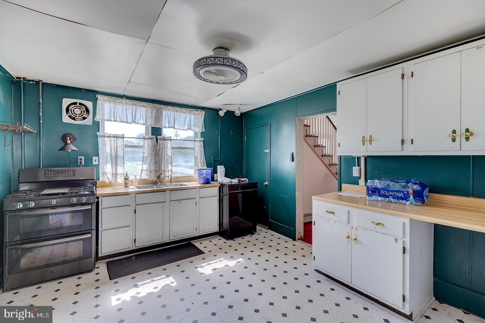 127 E CAMDEN WYOMING AVENUE