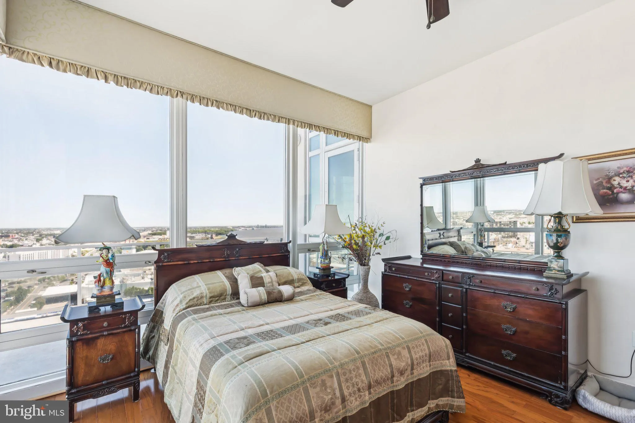 Philadelphia, Pennsylvania 19123, United States, 3 Bedrooms Bedrooms, ,4 BathroomsBathrooms,Residential,Active,204894