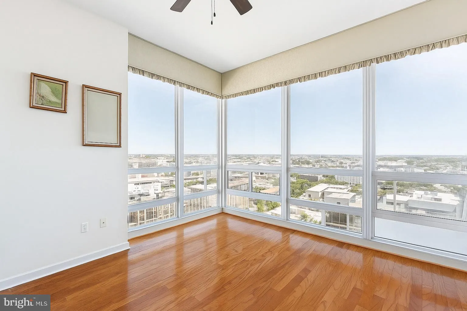 Philadelphia, Pennsylvania 19123, United States, 3 Bedrooms Bedrooms, ,4 BathroomsBathrooms,Residential,Active,204894