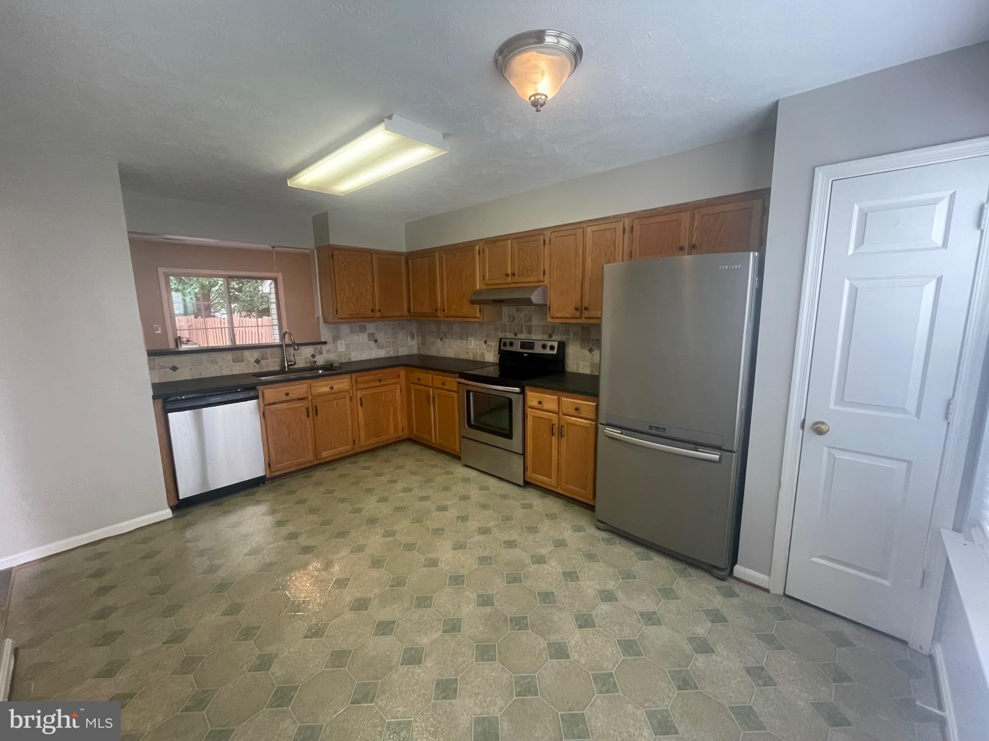 452 CROMWELL COURT