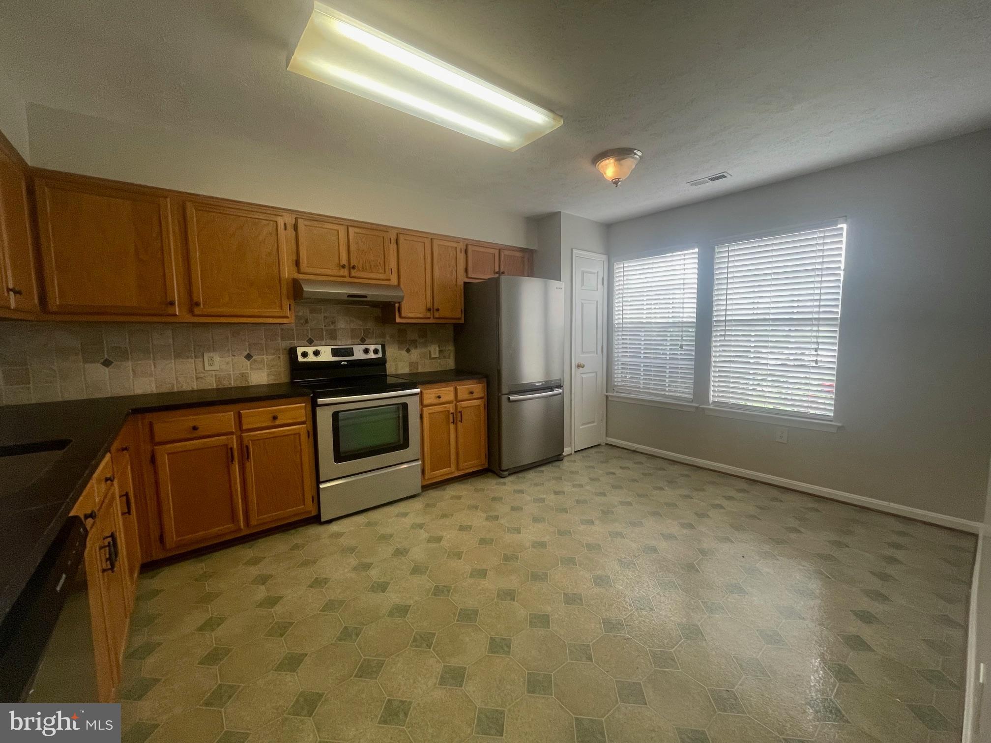 452 CROMWELL COURT