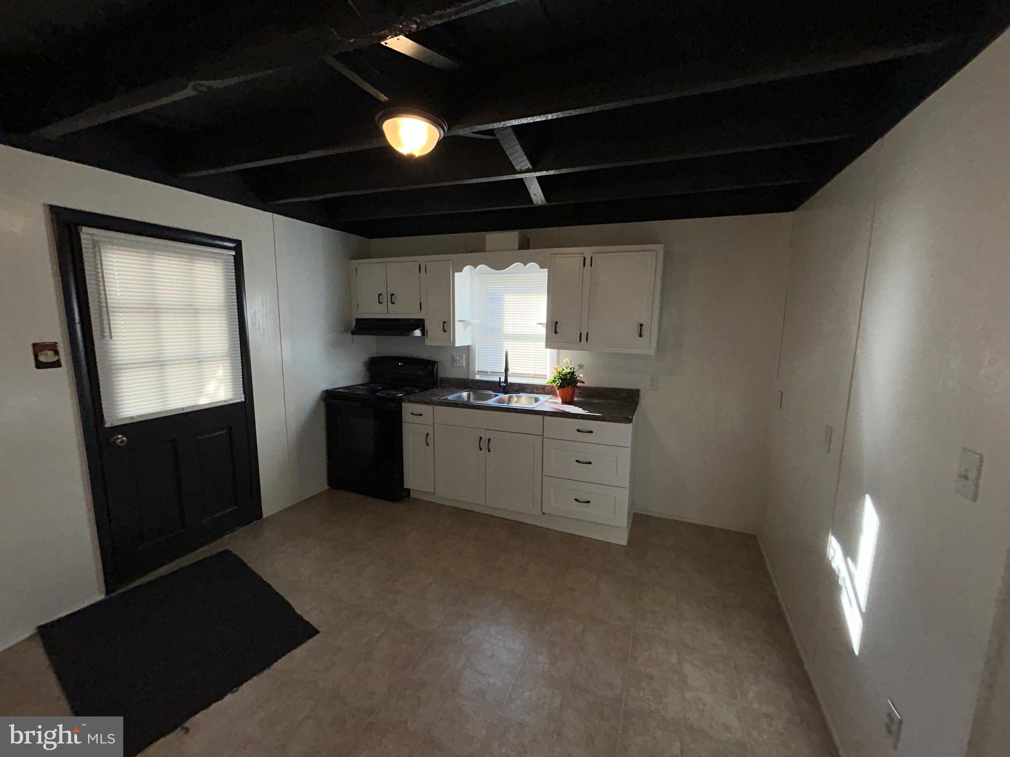 RESIDENTIAL - Residential Lease