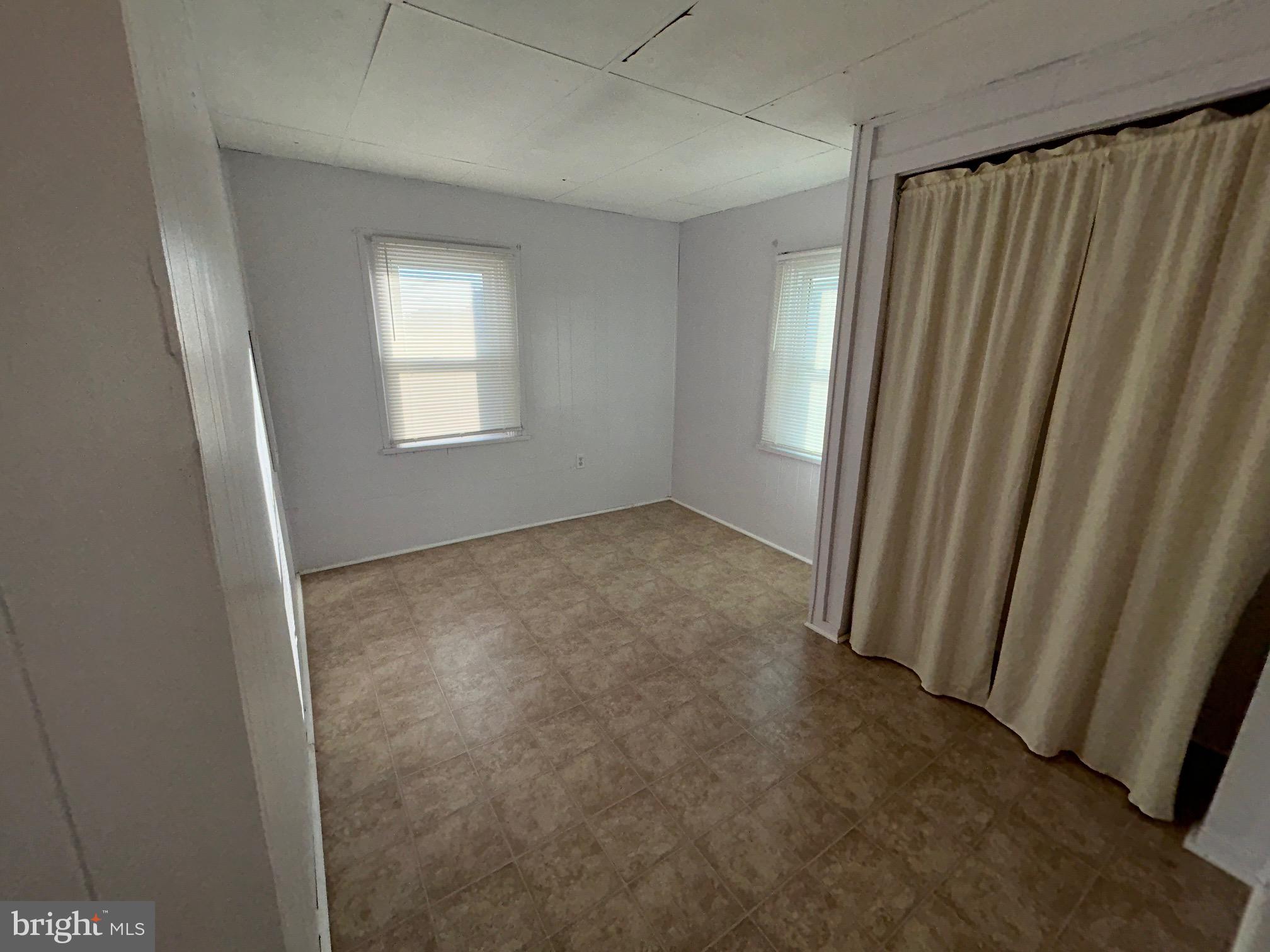 RESIDENTIAL - Residential Lease