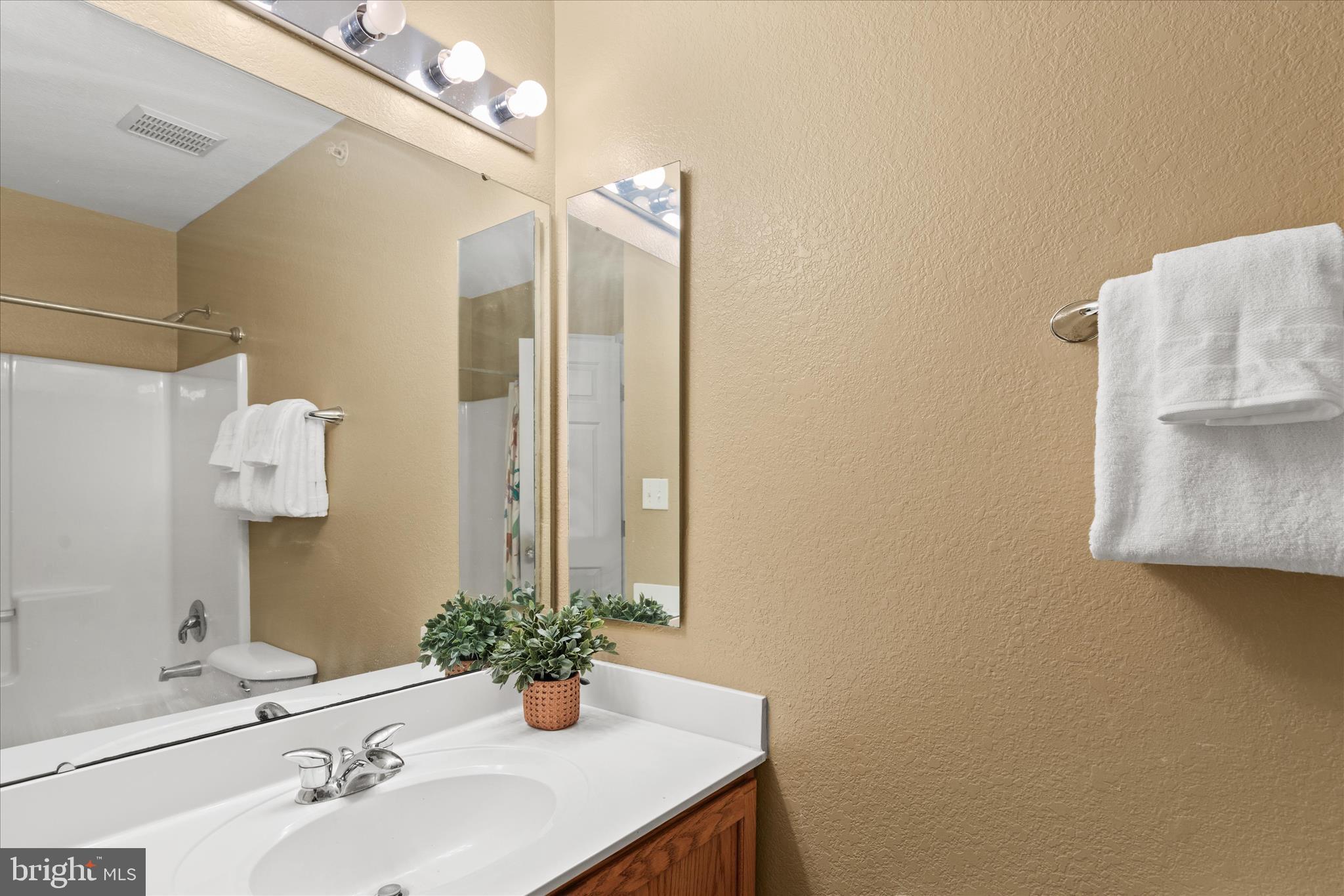 CREEKSIDE - Residential