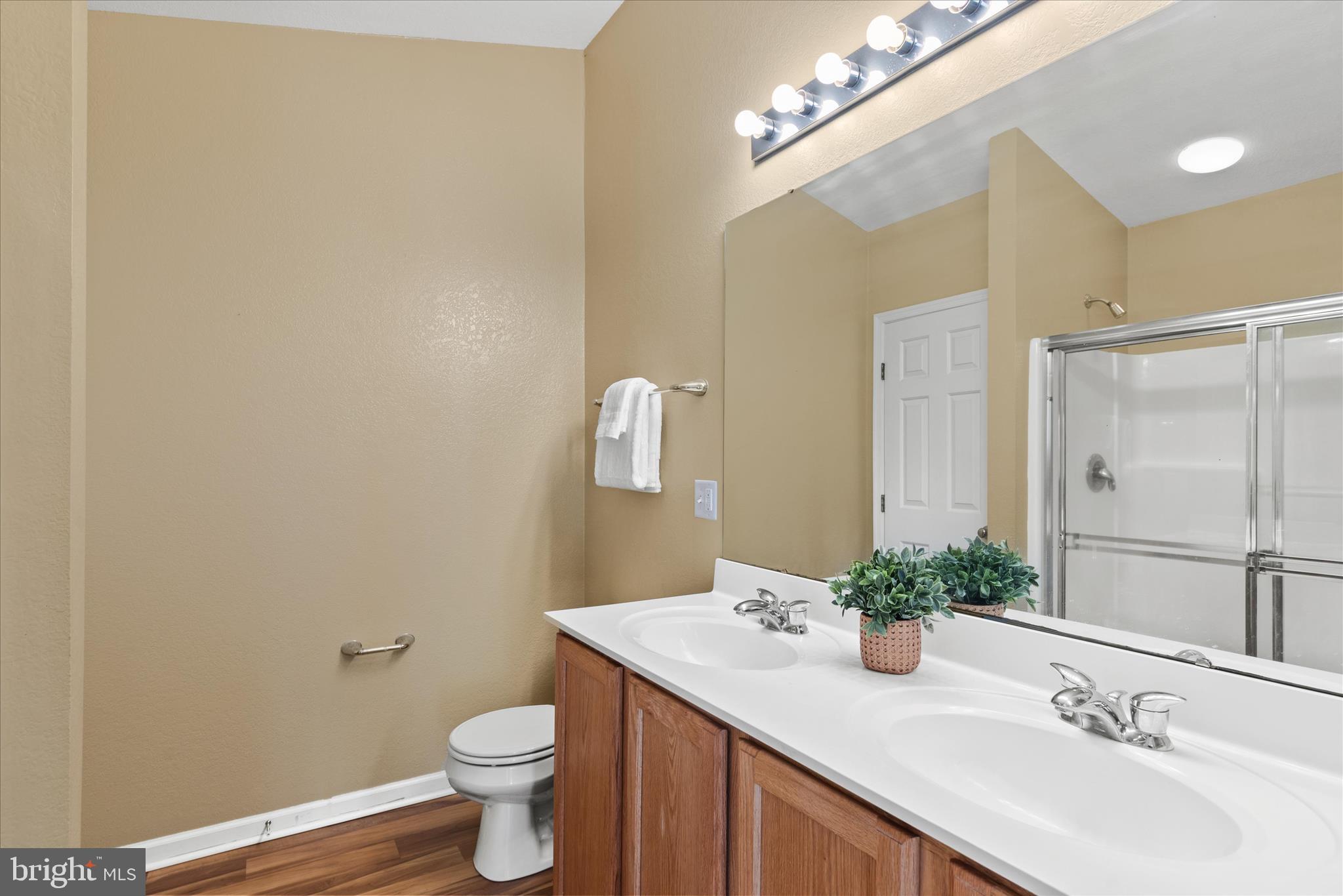 CREEKSIDE - Residential