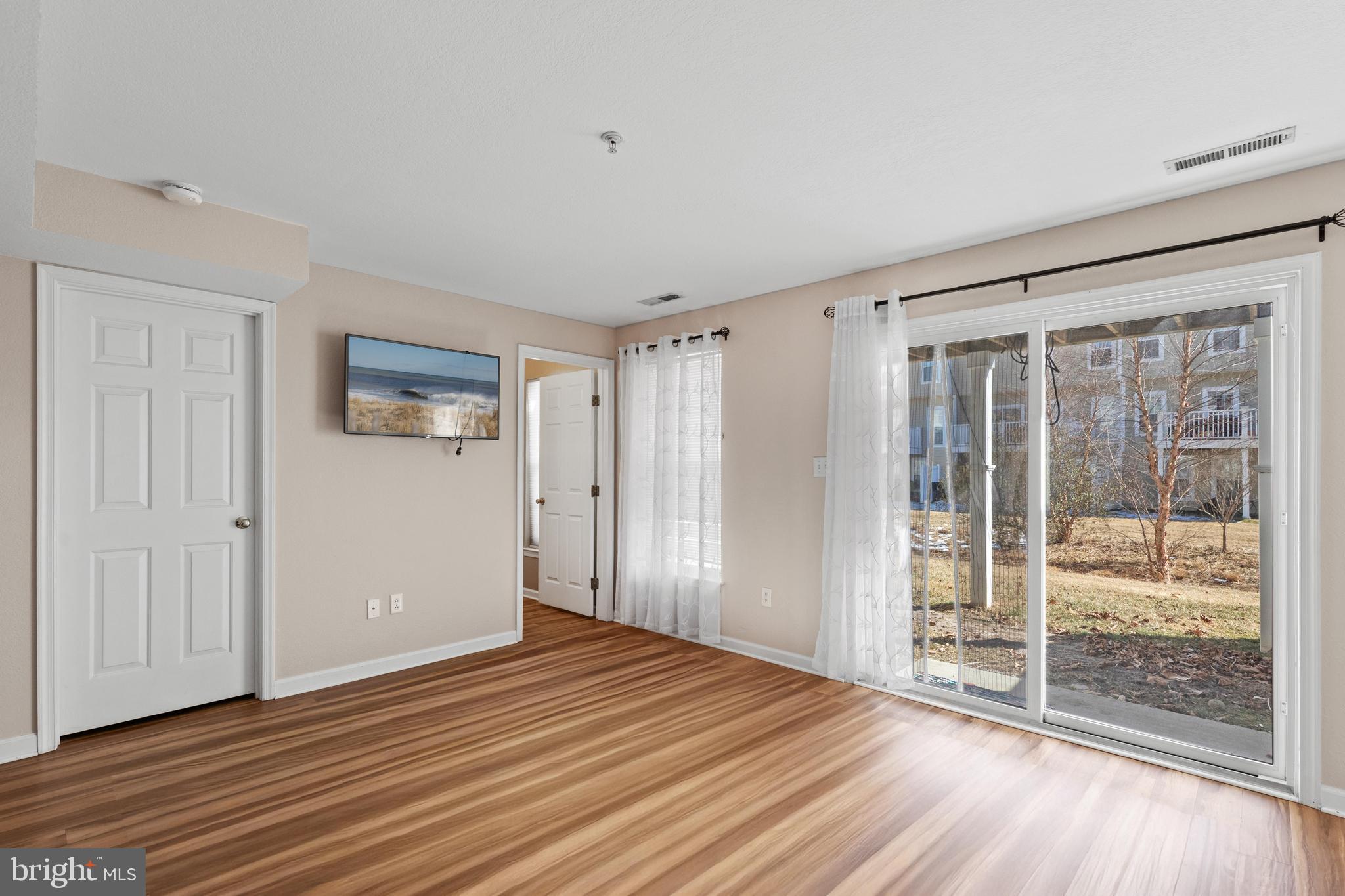 CREEKSIDE - Residential